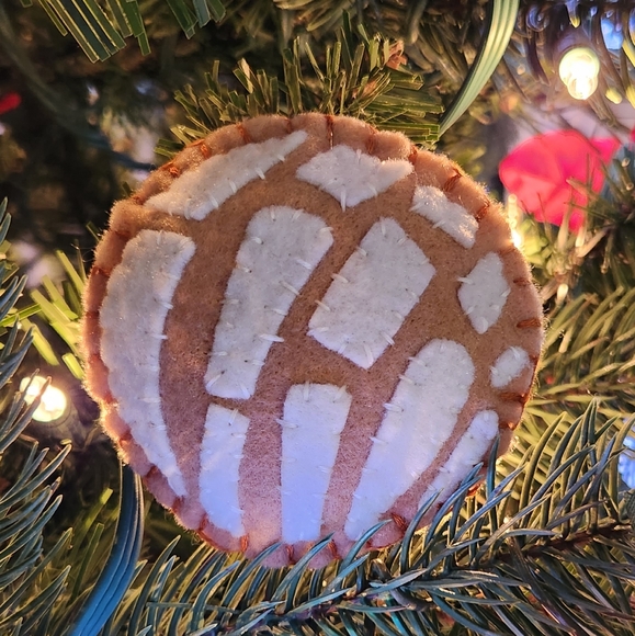 Concha Ornament Handmade Felt Craft - Picture 1 of 2